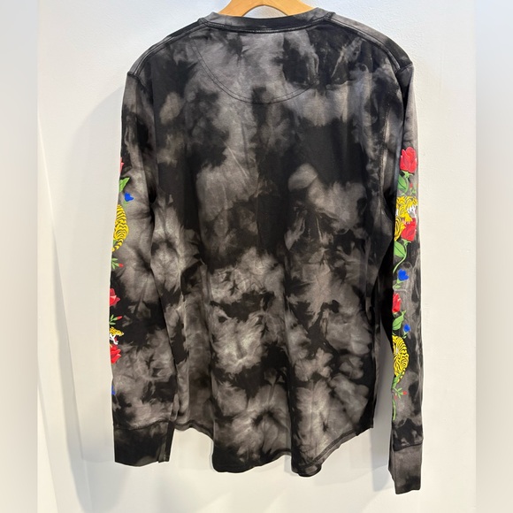 Hollister Black and Gray Curved Hem Tee - Picture 2 of 10